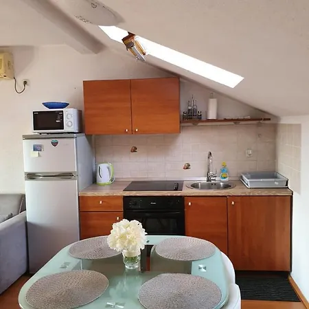 Appartamento Petani Zara